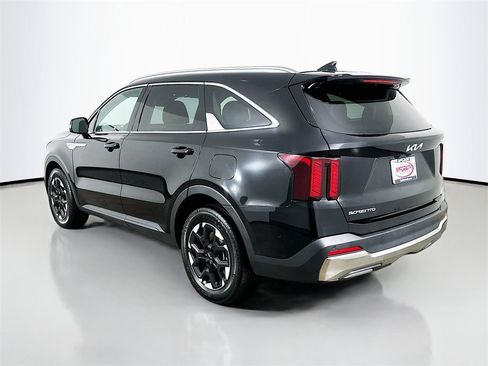 Certified 2025 Kia Sorento S w/ Panoramic Sunroof Package image 17