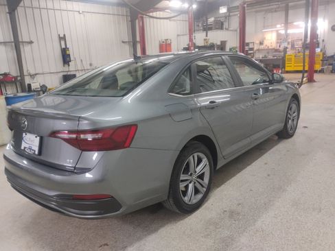 Used 2024 Volkswagen Jetta SE image 4