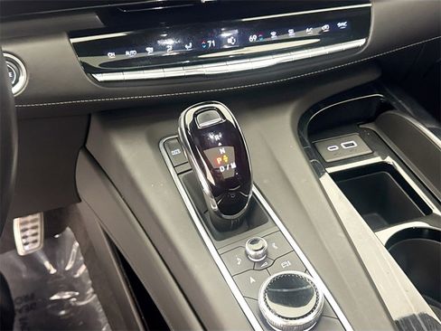 Used 2023 Cadillac Escalade ESV V image 16