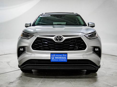 Used 2021 Toyota Highlander XLE image 15