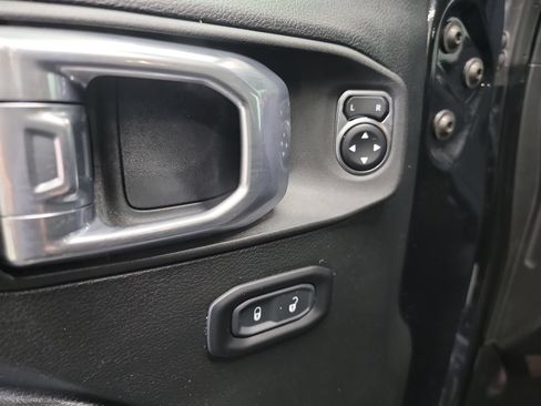 Used 2021 Jeep Wrangler Unlimited Rubicon w/ LED Lighting Group AWD/4WD image 14