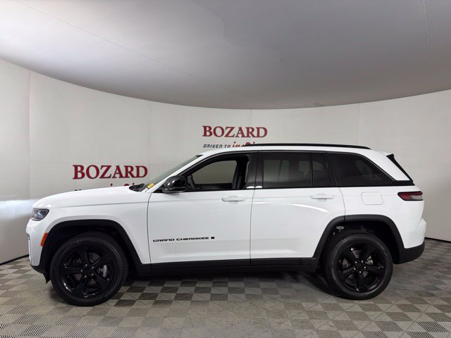 Used 2026 Jeep Grand Cherokee Limited w/ Limited Altitude Package AWD/4WD image 7