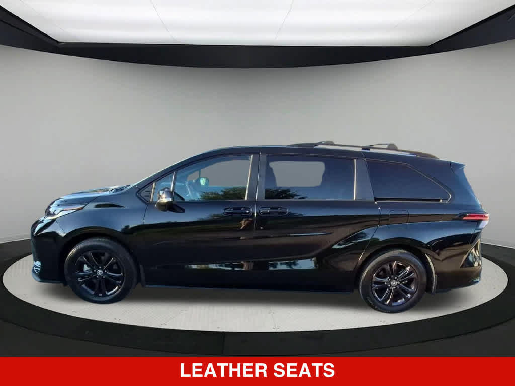 Used 2025 Toyota Sienna XSE w/ XSE Premium Package AWD/4WD image 3