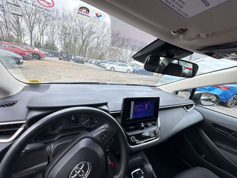 Used 2025 Toyota Corolla LE FWD image 12
