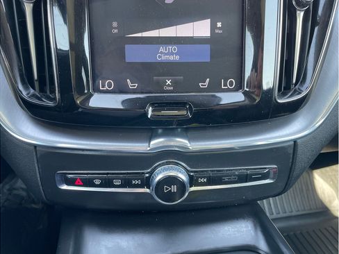 Used 2020 Volvo XC60 T6 Momentum w/ Protection Package AWD/4WD image 13