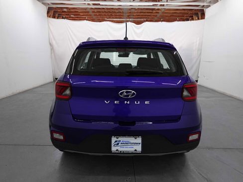 Used 2023 Hyundai Venue SEL image 6