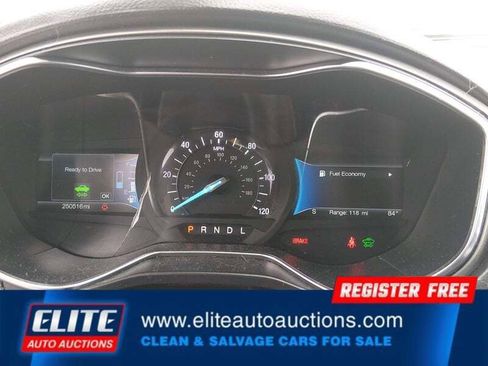 Used 2018 Ford Fusion SE image 13