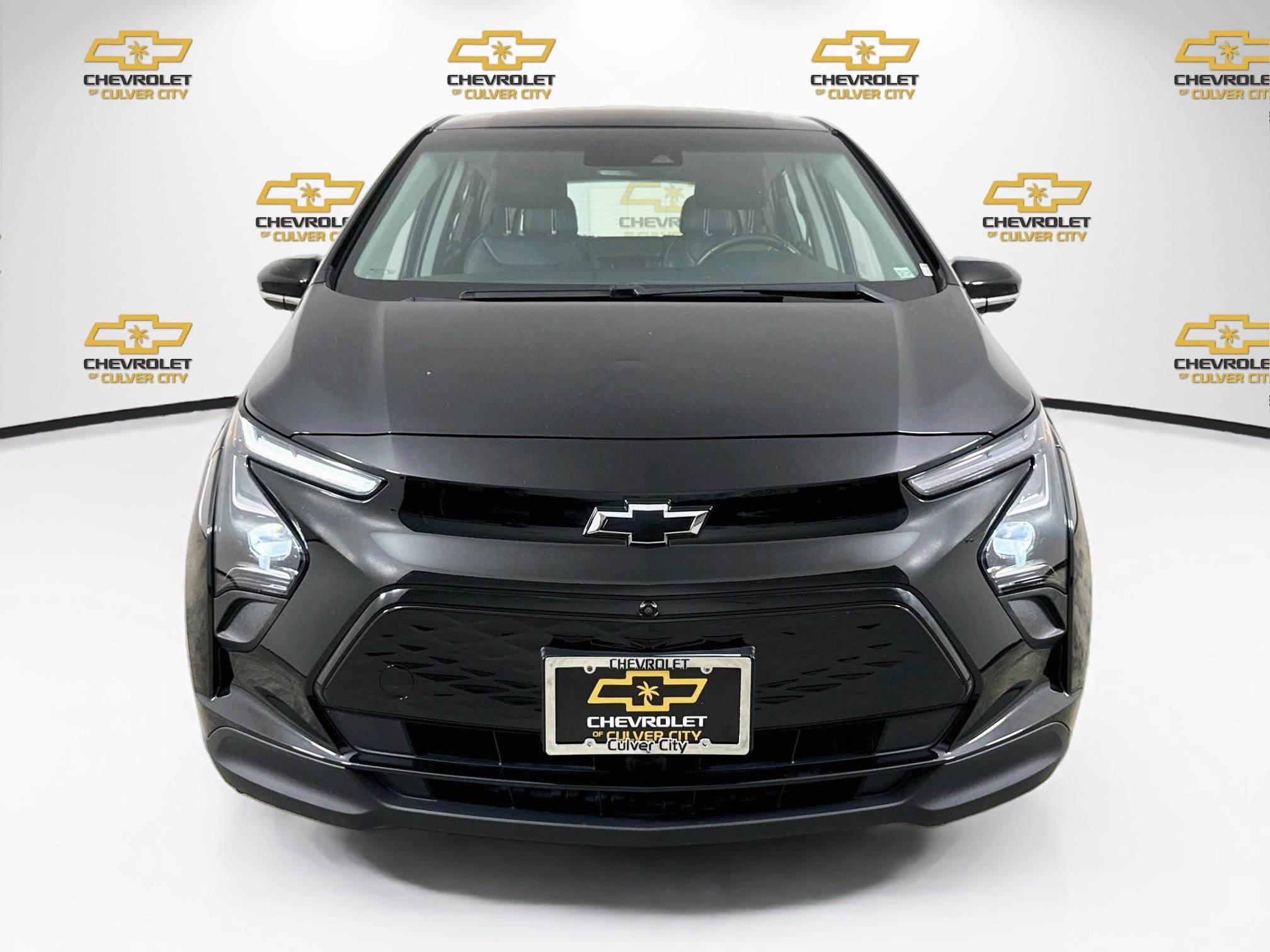 Used 2023 Chevrolet Bolt LT w/ Infotainment Package FWD image 2