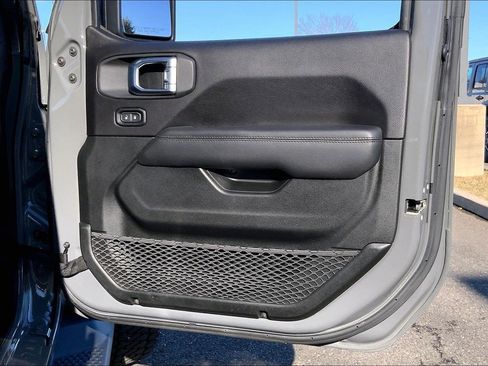 Used 2020 Jeep Wrangler Unlimited Sahara image 20