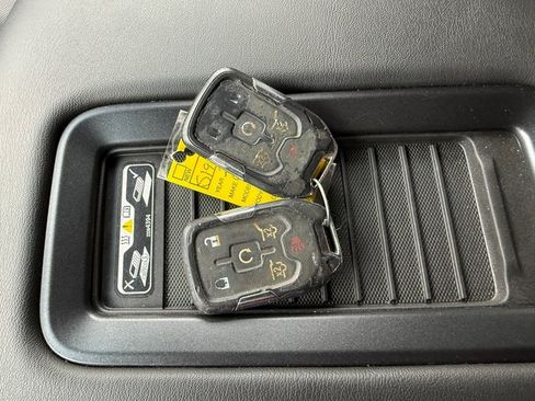 Used 2017 GMC Yukon SLT image 35