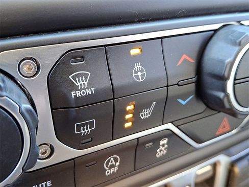 Used 2021 Jeep Gladiator Mojave w/ Cold Weather Group image 24