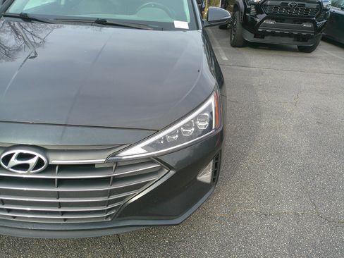 Used 2020 Hyundai Elantra Limited w/ Cargo Package (C1) image 11