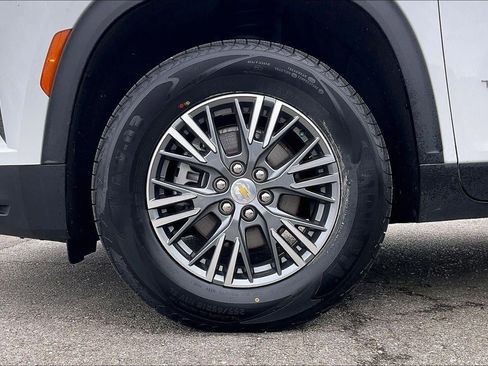 Used 2024 Chevrolet Traverse LT AWD/4WD image 9
