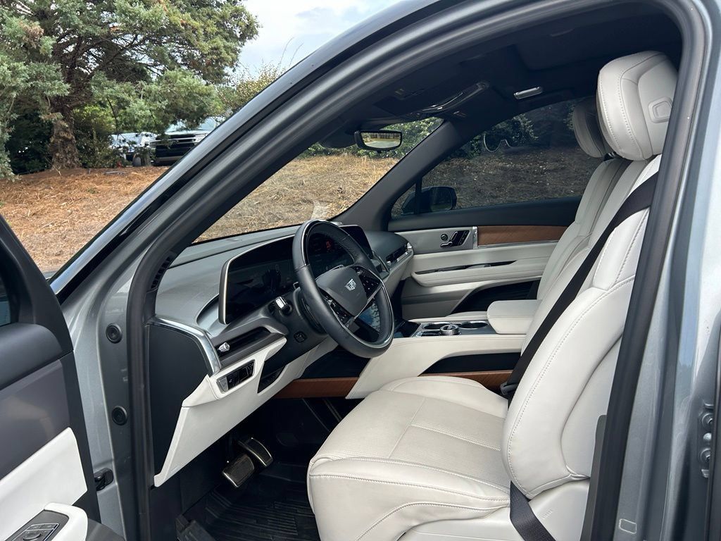 Used 2026 Cadillac Vistiq Sport AWD/4WD image 42
