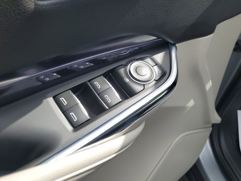 Used 2023 Cadillac XT4 Luxury w/ Cold Weather Package image 19