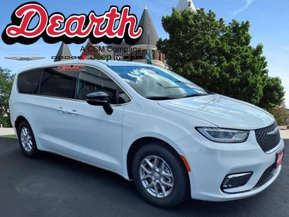 New 2026 Chrysler Pacifica Select