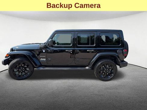 Used 2023 Jeep Wrangler Unlimited Sahara w/ Cold Weather Group AWD/4WD image 6
