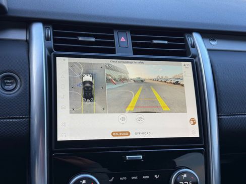 Used 2024 Land Rover Discovery Dynamic SE image 31