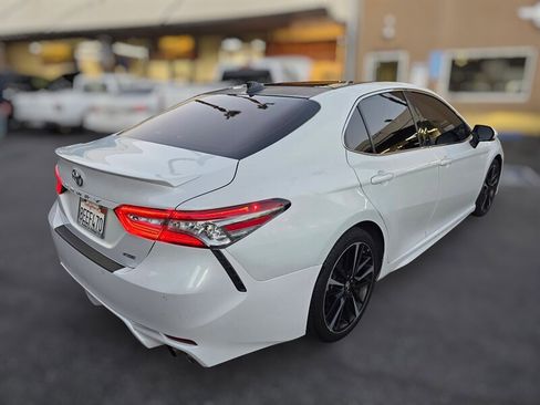 Used 2018 Toyota Camry XSE image 4