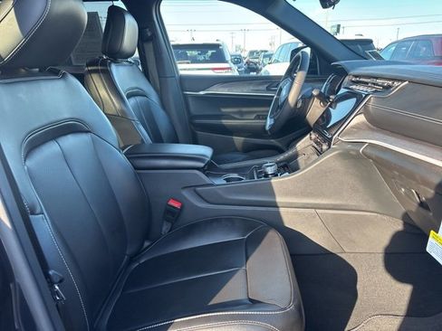 Used 2024 Jeep Grand Cherokee L Limited w/ Luxury Tech Group II image 14