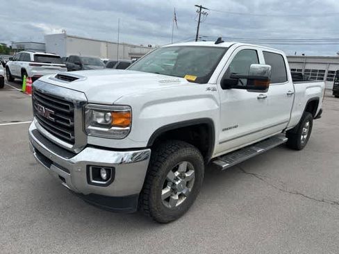Used 2018 GMC Sierra 2500 SLT w/ Duramax Plus Package AWD/4WD image 2