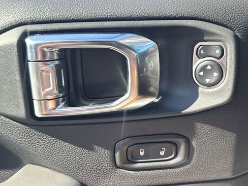 New 2025 Jeep Gladiator Rubicon image 30