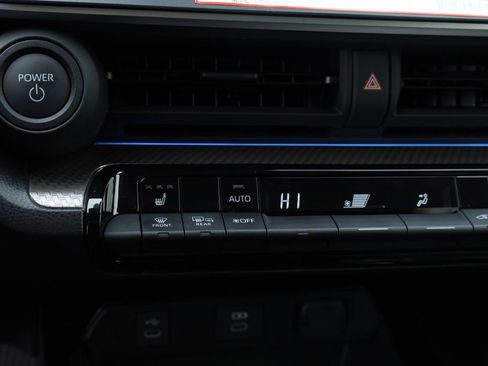 Used 2025 Toyota Prius XLE image 5