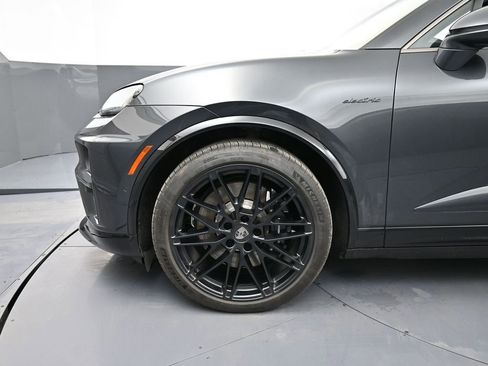 Certified 2024 Porsche Macan Turbo Electric AWD/4WD image 12