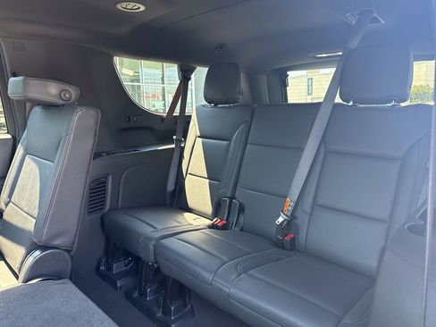 Used 2025 Chevrolet Suburban Z71 AWD/4WD image 11