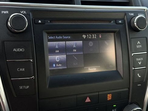 Used 2015 Toyota Camry SE image 11