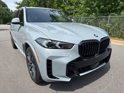 Used 2024 BMW X5 xDrive40i w/ M Sport Package AWD/4WD image 3