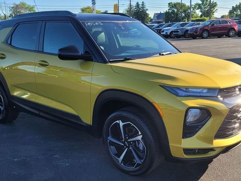 Used 2023 Chevrolet TrailBlazer RS w/ Sun and Liftgate Package AWD/4WD image 2