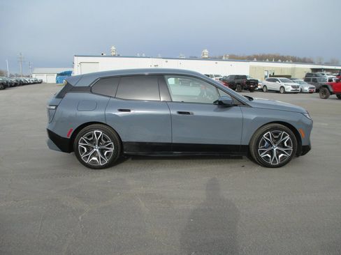 Used 2022 BMW iX xDrive50 w/ Premium Package image 4