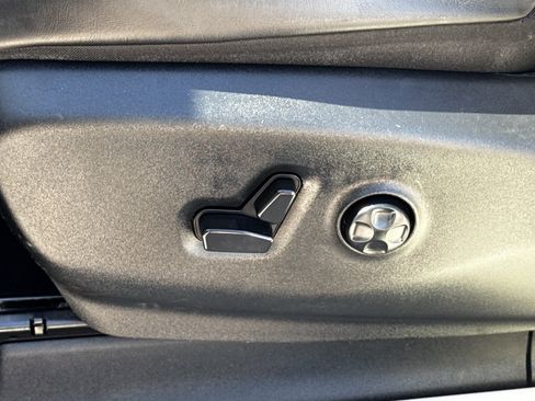 Used 2023 Chrysler Pacifica Limited image 29