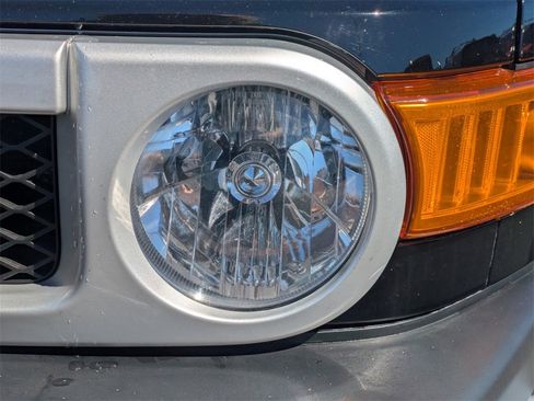 Used 2014 Toyota FJ Cruiser 4WD w/ Upgrade Package image 10