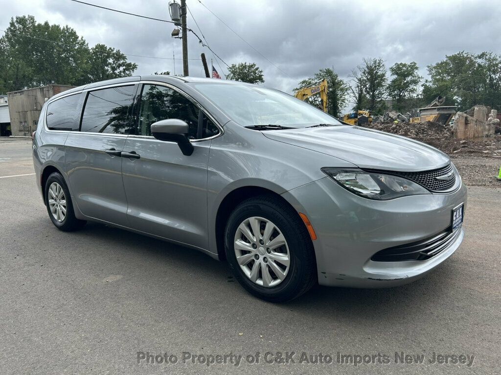 Used 2020 Chrysler Voyager L FWD image 7
