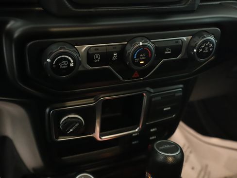 Used 2021 Jeep Gladiator Sport image 11