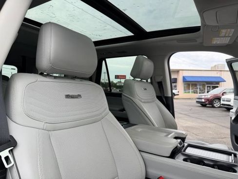 Used 2025 Ford Expedition Max Platinum w/ Platinum Ultimate Package AWD/4WD image 43