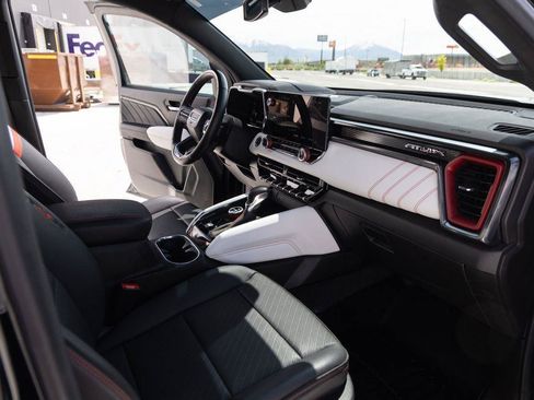 Used 2024 GMC Canyon AT4X AWD/4WD image 25