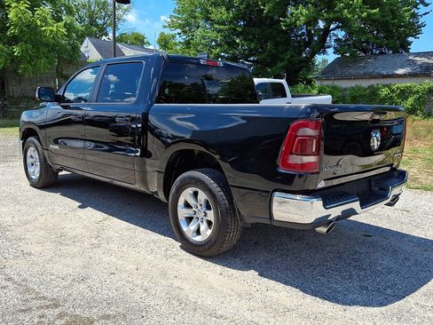 Used 2024 RAM 1500 Laramie AWD/4WD image 3