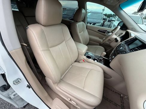Used 2013 Nissan Pathfinder Platinum FWD image 17