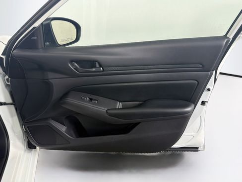 Used 2024 Nissan Altima 2.5 S FWD image 32