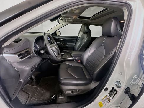 Used 2023 Toyota Highlander XLE FWD image 21