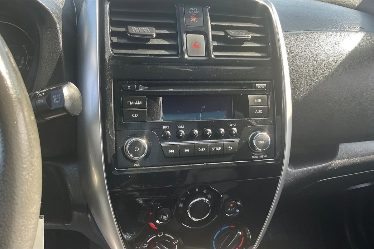 Used 2015 Nissan Versa Note SV FWD image 14