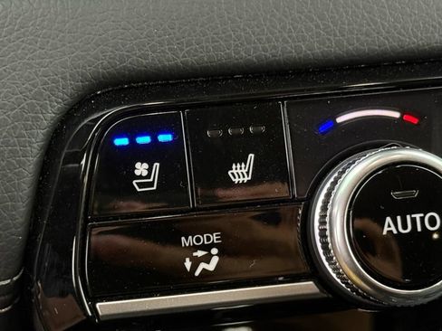 Used 2025 Honda Pilot Elite image 35