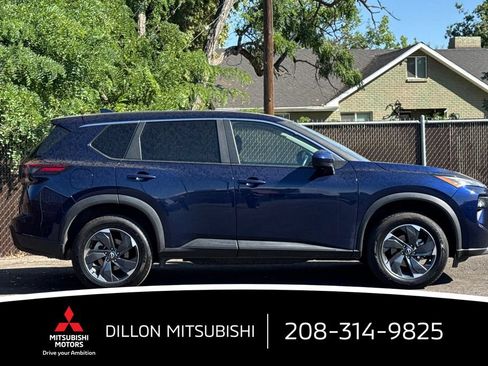 Used 2025 Nissan Rogue SV AWD/4WD image 3