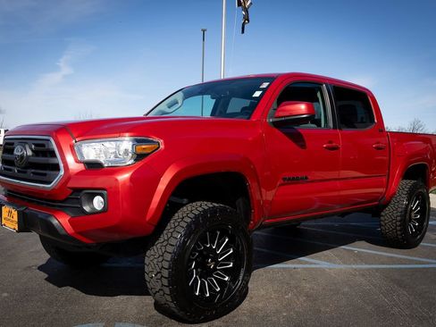 Used 2019 Toyota Tacoma SR5 image 10