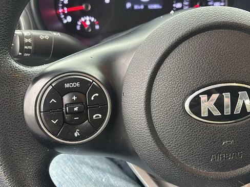 Used 2020 Kia Soul LX image 17