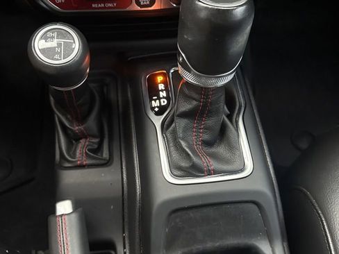 Used 2022 Jeep Wrangler Unlimited Rubicon w/ LED Lighting Group AWD/4WD image 27
