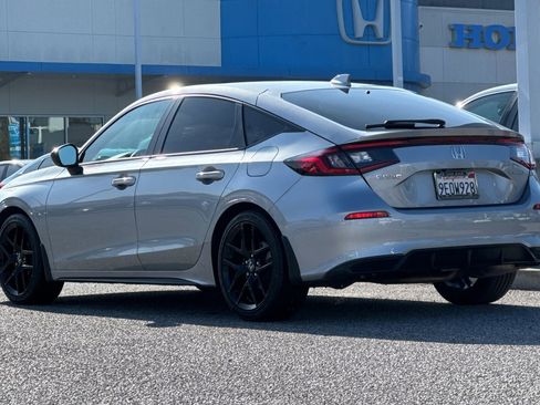 Used 2023 Honda Civic Sport image 3
